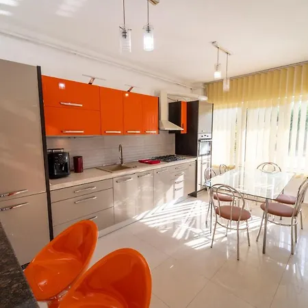 Vilă 5* House With View. 4 Parking Places