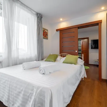 5* House With View. 4 Parking Places Vilă