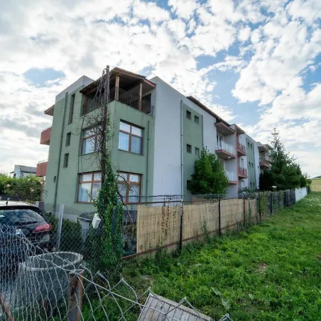 5* House With View. 4 Parking Places Vilă *