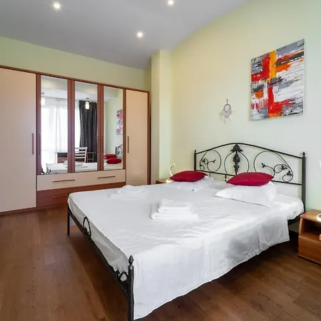 5* House With View. 4 Parking Places Vilă
